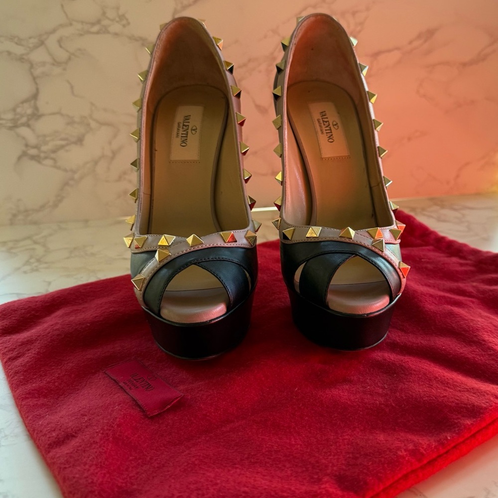 VALENTINO Rockstud Accents Patent Leather Pumps US7.5 IT37 - Picture 2 of 5